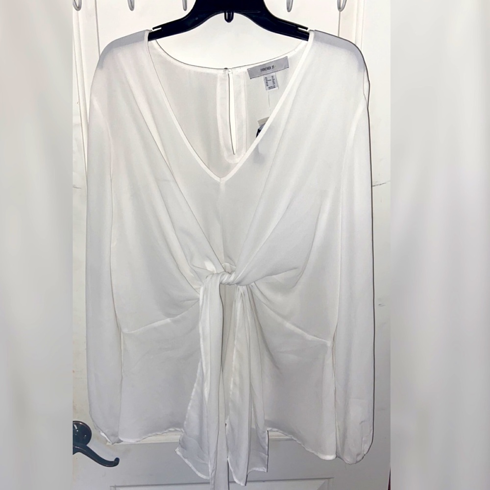 WHITE FRONT TIE TOP.